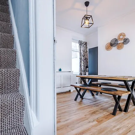 The Retreat Near Salford Quays *