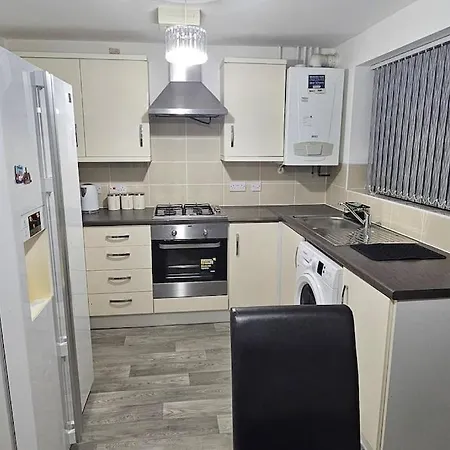 The Wynne House - 3 Bedroom Luxury House With 5 Beds & Free Parking Near Centre, And A Walking Distance To The Etihad Stadium & Coop Live Arena Feriehus Manchester