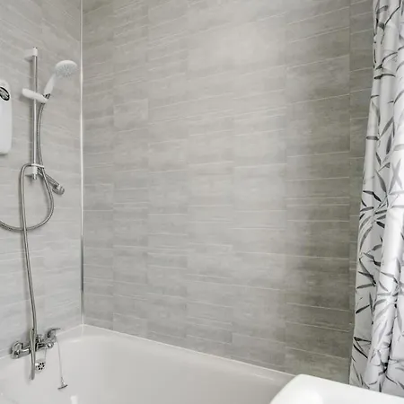 Spacious 3br - Pool Table - Games - Sleeps 9 Casa de Férias