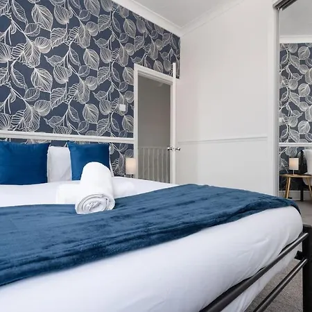 Spacious 3br - Pool Table - Games - Sleeps 9 * Manchester