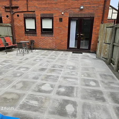 Brigstock Holidays House Apartamento