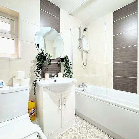 By Bevolve - Centre Apartment *