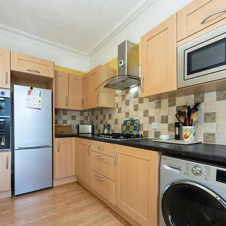 Guestready - Enchanting Life In Gorse Hill *