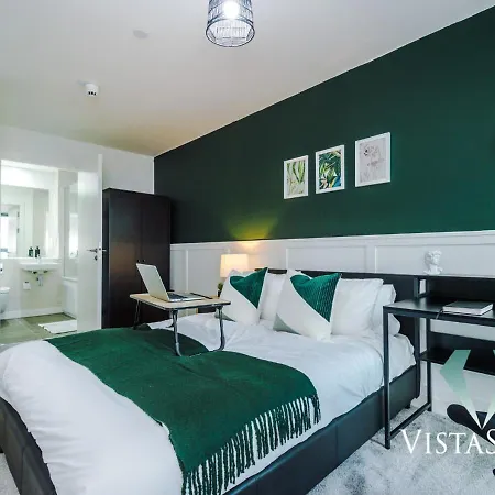 Stylish 2bdr By Vista Short Lets & Serviced With Pool Table & Free Wifi Near *