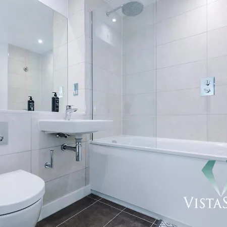 Appartamento Stylish 2bdr By Vista Short Lets & Serviced With Pool Table & Free Wifi Near