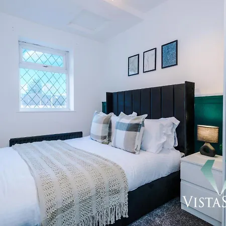 Hébergement de vacances Spacious 4bdr House By Vista Short Lets & Serviced With Driveway Parking & Pool Table Manchester