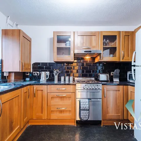 Hébergement de vacances Spacious 4bdr House By Vista Short Lets & Serviced With Driveway Parking & Pool Table Manchester