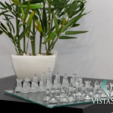 Spacious 5bdr House By Vista Short Lets & Serviced With Free Wifi, Parking & Netflix 度假居 *