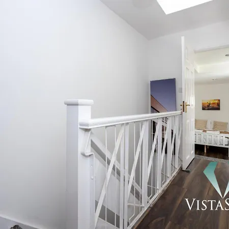 度假居 Spacious 5bdr House By Vista Short Lets & Serviced With Free Wifi, Parking & Netflix 曼彻斯特