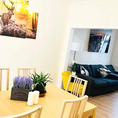 Semesterbostad Cosy House Trafford *