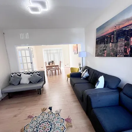 Semesterbostad Cosy House Trafford *