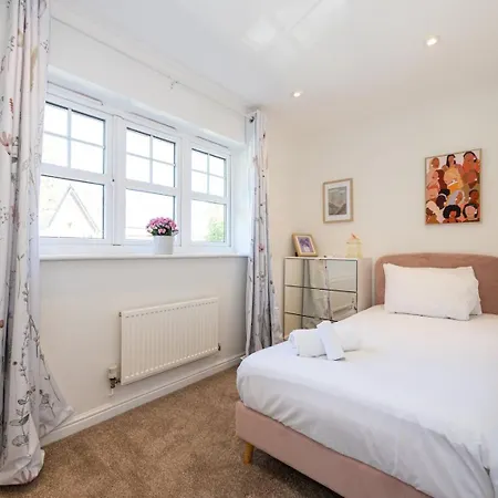 Guestready - A Haven By The River Manchester