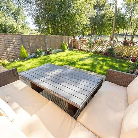 Guestready - A Haven By The River * Manchester