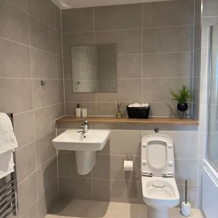 Your Private Oasis In Манчестер
