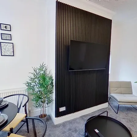 Tatil Evi Elegant 2 Bed House Near Centre Manchester