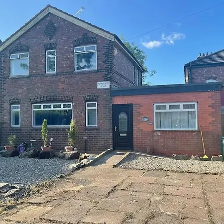 Cheerful 3 Bed Entire House, Newly Refurbished וילה *