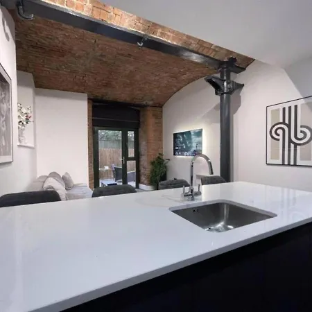 Apartment Cavern By The Heim Residences