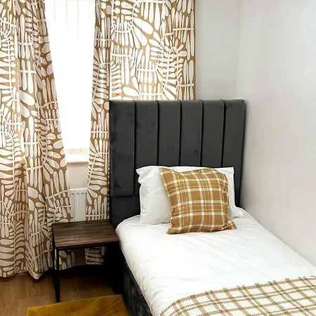 Hotel New Modern Townhouse Free Parking 4*