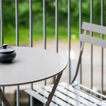 Cityfront Luxe Near Centre Facing Etihad & Coop Live, Free Parking *