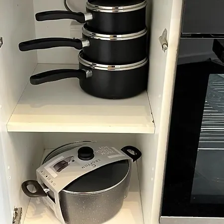 Cityfront Luxe Near Centre Facing Etihad & Coop Live, Free Parking アパート