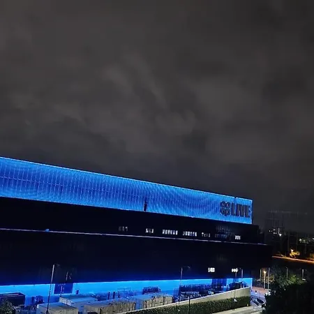 Cityfront Luxe Near Centre Facing Etihad & Coop Live, Free Parking *