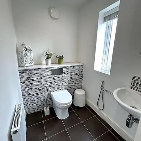 3-bedroom House Close To Centre Μάντσεστερ