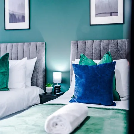 بيت للعطل Stunning 3-bed In By 53 Degrees Property, Ideal For Contractor Groups & Long-term Business, Free Parking - Sleeps 7!