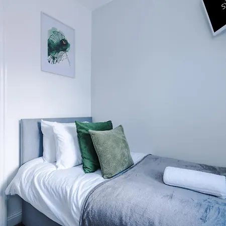 بيت للعطل Stunning 3-bed In By 53 Degrees Property, Ideal For Contractor Groups & Long-term Business, Free Parking - Sleeps 7! *