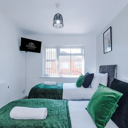 Stunning 3-bed In By 53 Degrees Property, Ideal For Contractor Groups & Long-term Business, Free Parking - Sleeps 7!