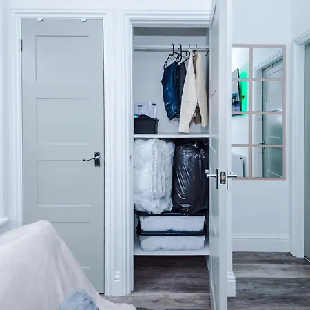 Apartman Entire Cozy Apt, Prime Location & Free Parking Manchester