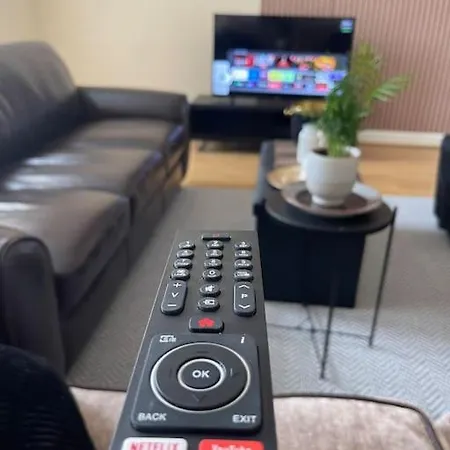 Stylish Large 3 Bedroom In Апартаменты Манчестер