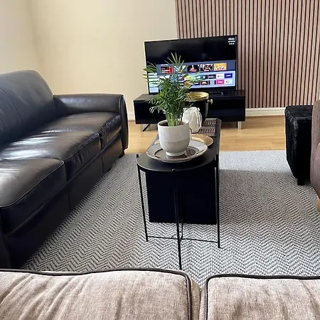 Апартаменты Stylish Large 3 Bedroom In *