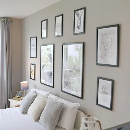 Pass The Keys Stylish Flat With Parking Close To Coop Arena アパート マンチェスター