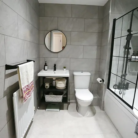 Pass The Keys Stylish Flat With Parking Close To Coop Arena * マンチェスター