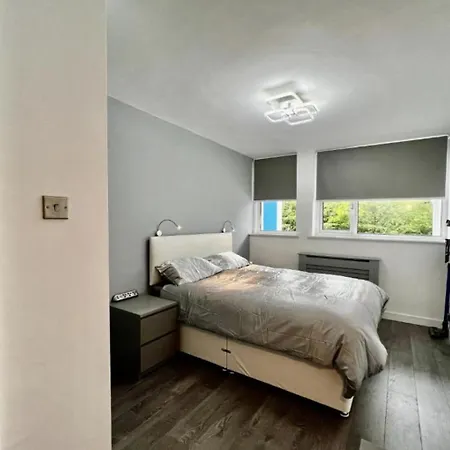 - 1 Bedroom - Sleeps 3 - Free Parking