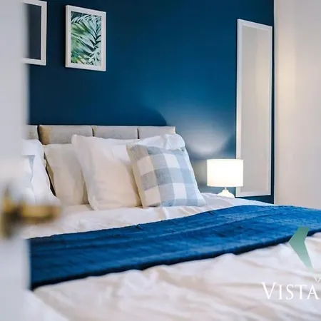 3bdr House By Vista Short Lets & Serviced With Pool Table And Driveway Parking * マンチェスター