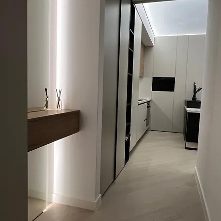 Chic One-bedroom Urban Retreat In Salford