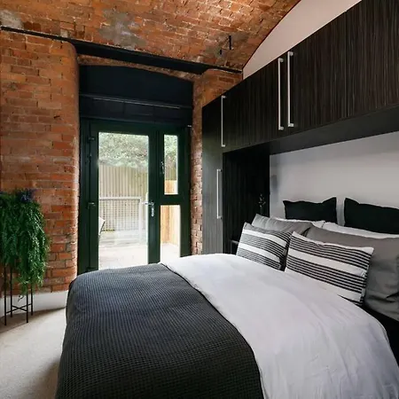 Apartment Cavern By The Heim Residences