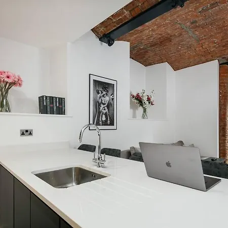 Apartment Cavern By The Heim Residences