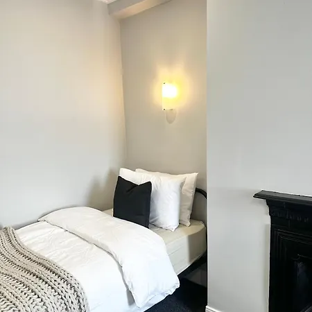 Victorian - 5 Bedroom House * Manchester