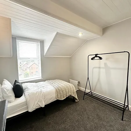 Victorian - 5 Bedroom House