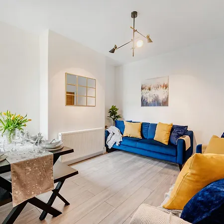 Prázdninový dům Pass The Keys Urban Oasis - Spacious 4 Bedroom House Close To Manchester