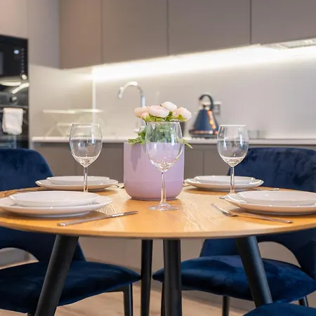 Elegant Two-bedroom Apartament