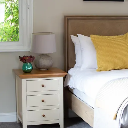 Lock Keepers - Detached House In The *