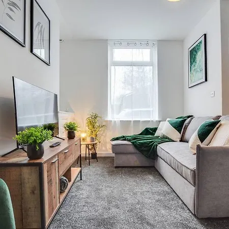 Stylish & Vibrant 2 Bedroom Manchester