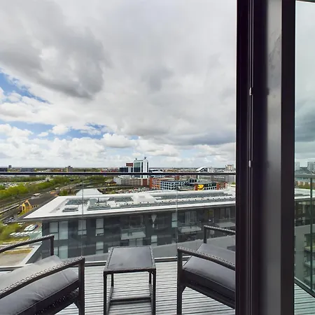 Apartamento New! 2 Bedroom Flat In Waters By With Us, Perfect For Families, Couples & Groups, Free Private Parking! *