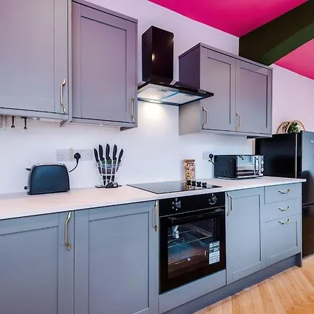Trendy 3br Pad In *