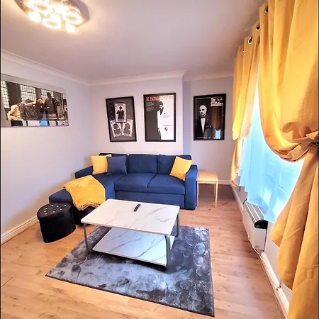 דירה Charming Near Centre By Etihad Coop Arena מנצ'סטר