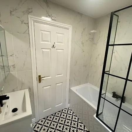 Cosy 4br In Prestwich With Free Parking * Manchester