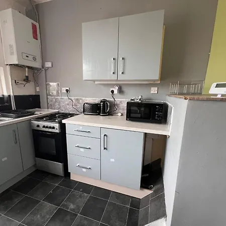Cosy Two Bedroom Flat